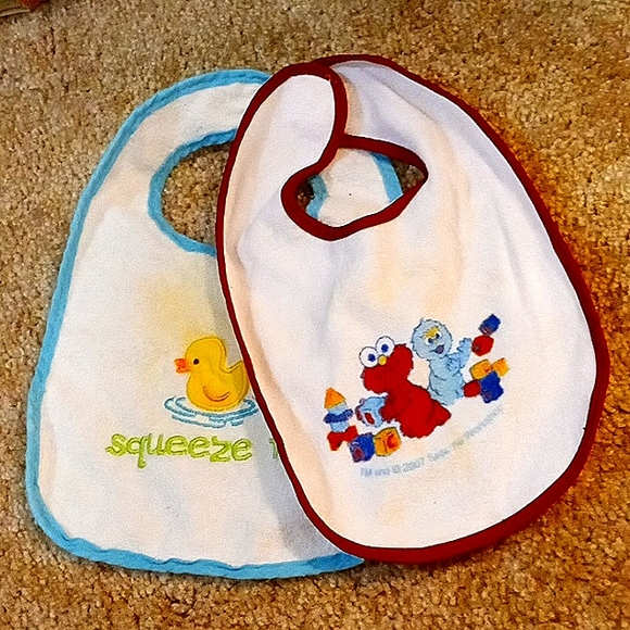 12 Baby bibs, different sizes, different colors, No tears No holes No holes. - Picture 3 of 5